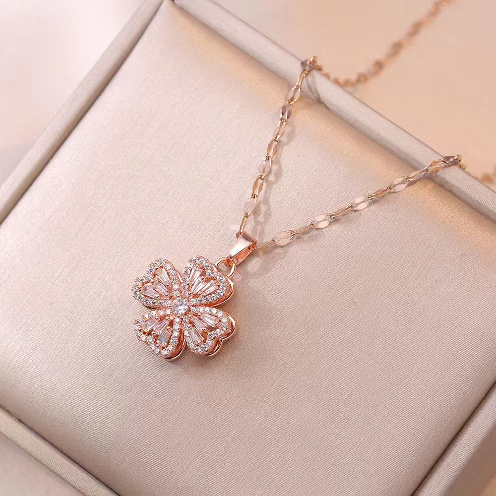 Collar de Trébol Rose Gold con movimiento