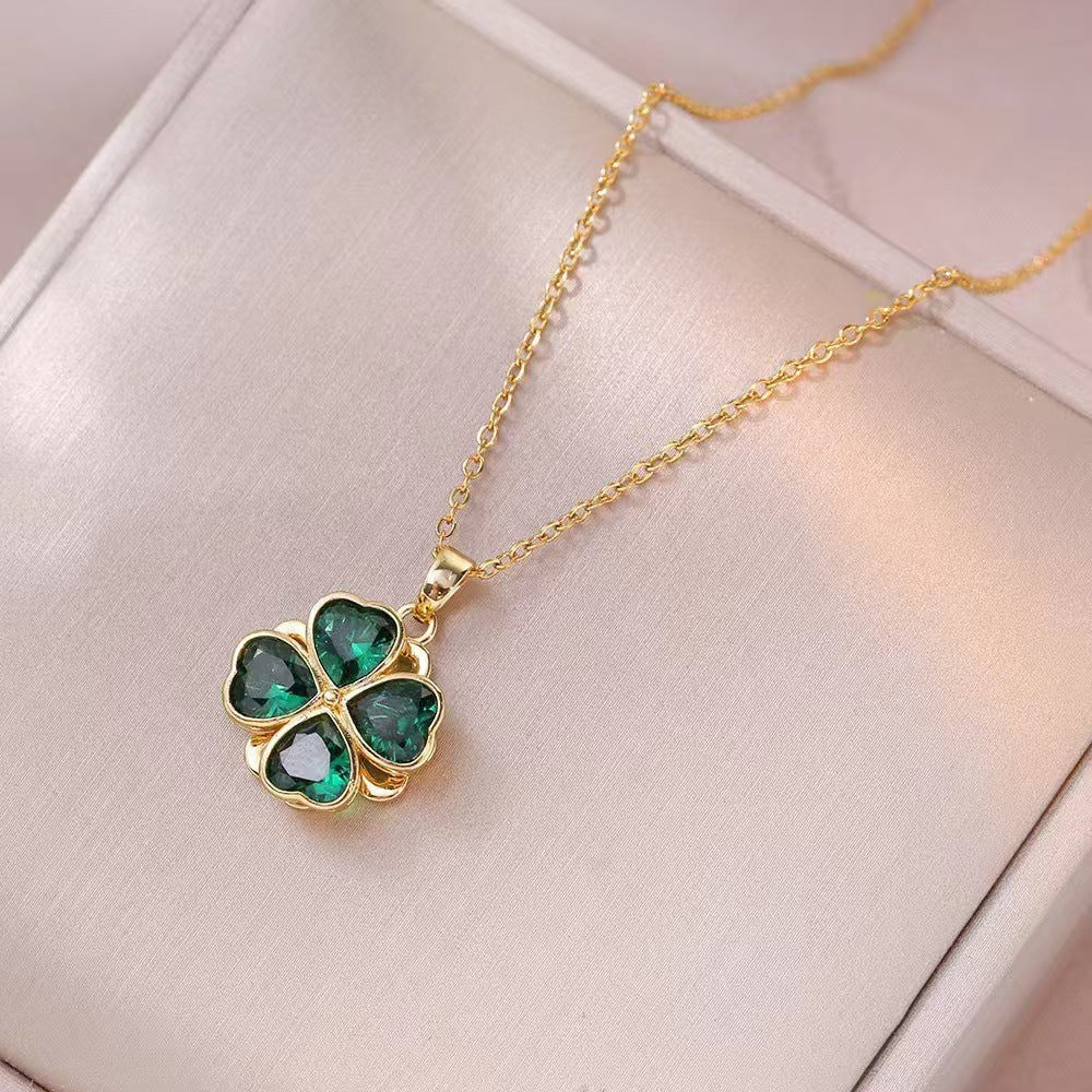 Collar esmeralda con movimiento